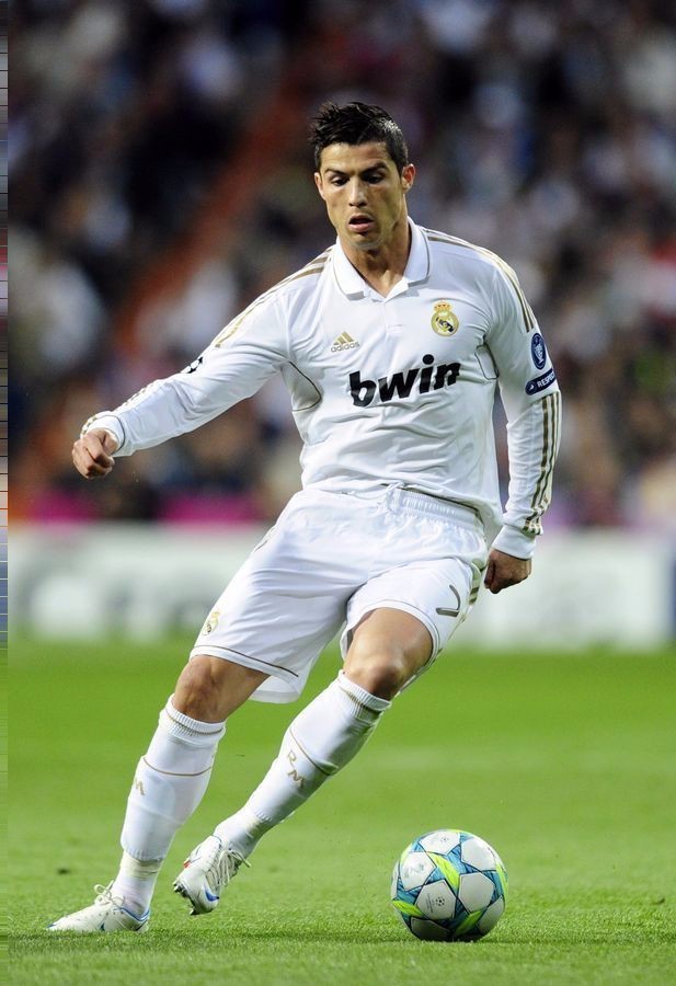 詹姆斯深情表白妻子萨瓦娜：盛赞其创业成就，感激其守护家庭（詹姆斯深情告白妻子萨瓦娜：称赞其创业成绩，感谢其守护家庭）