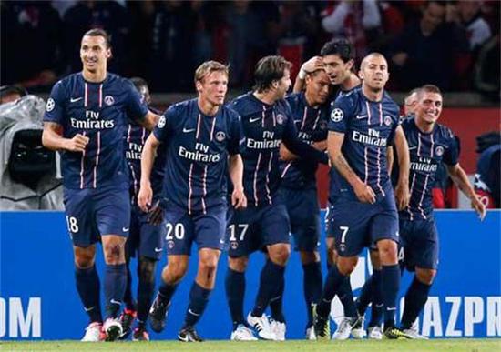 真能演！体毛没碰到追着要哨，詹姆斯都快追打裁判了！（演技拉满！根本没碰着也狂要哨，詹姆斯急得差点追着裁判质问！）