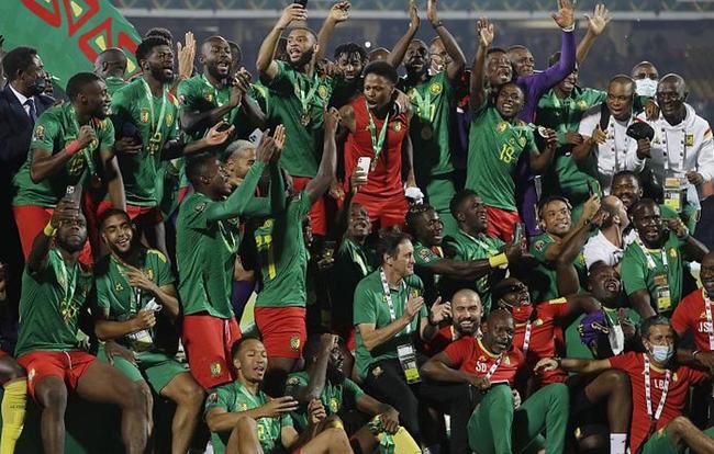 科贝：在阿劳霍遭遇心理问题后，孔德告诉弗里克他愿意踢中卫